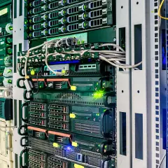 W którym roku powstał internet w Polsce? Kluczowe wydarzenia i fakty