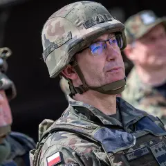 Generał broni Piotrowski: kluczowe osiągnięcia i wpływ na armię