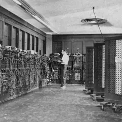 W którym roku wynaleziono komputer? Odkryj jego fascynującą historię