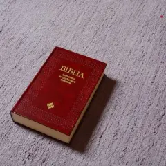 W którym roku powstała biblia? Odkryj tajemnice jej powstania