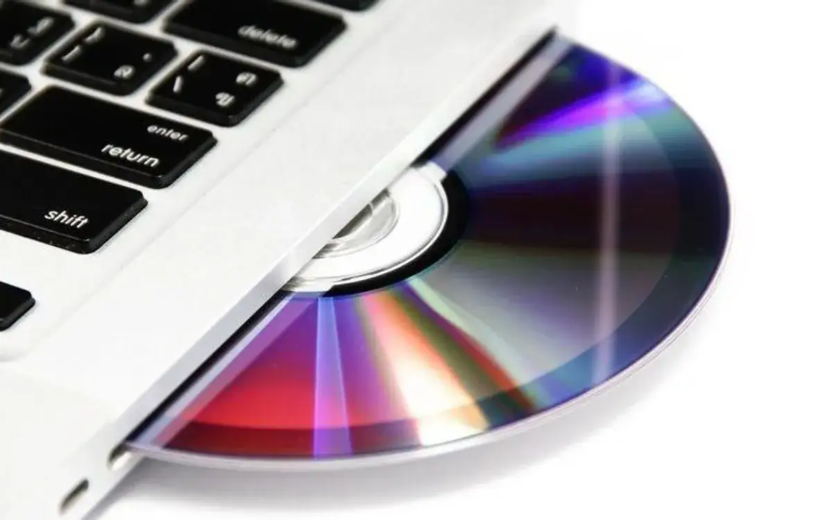 Zdjęcie W którym roku wynaleziono płytę CD? Niezwykła historia tego formatu