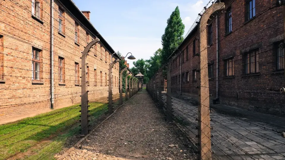 Gdzie jest Auschwitz-Birkenau? Położenie i plan zwiedzania
